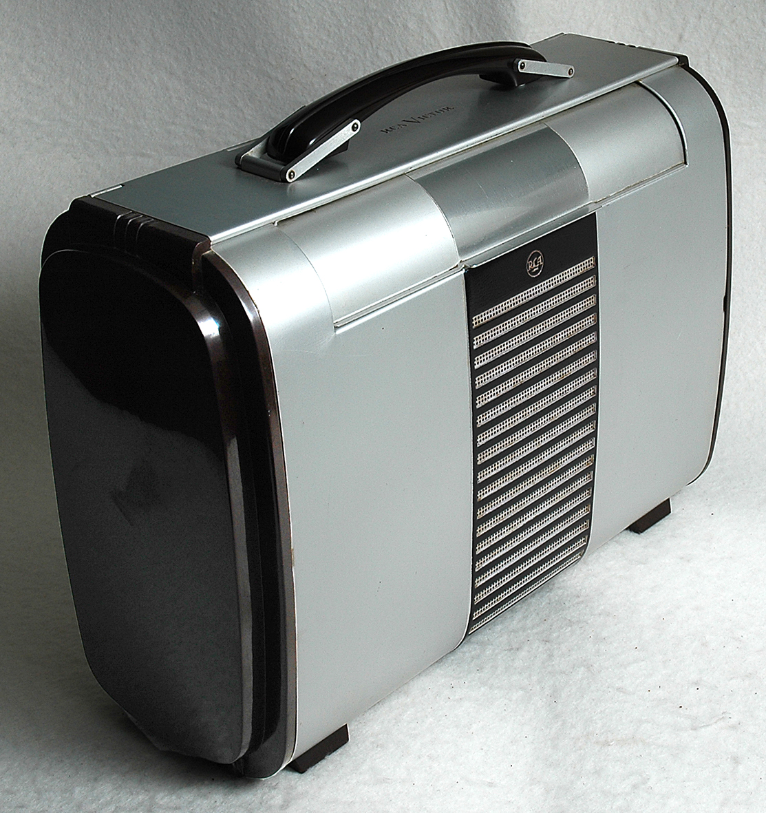 RCA Victor 8BX6 Globe Trotter